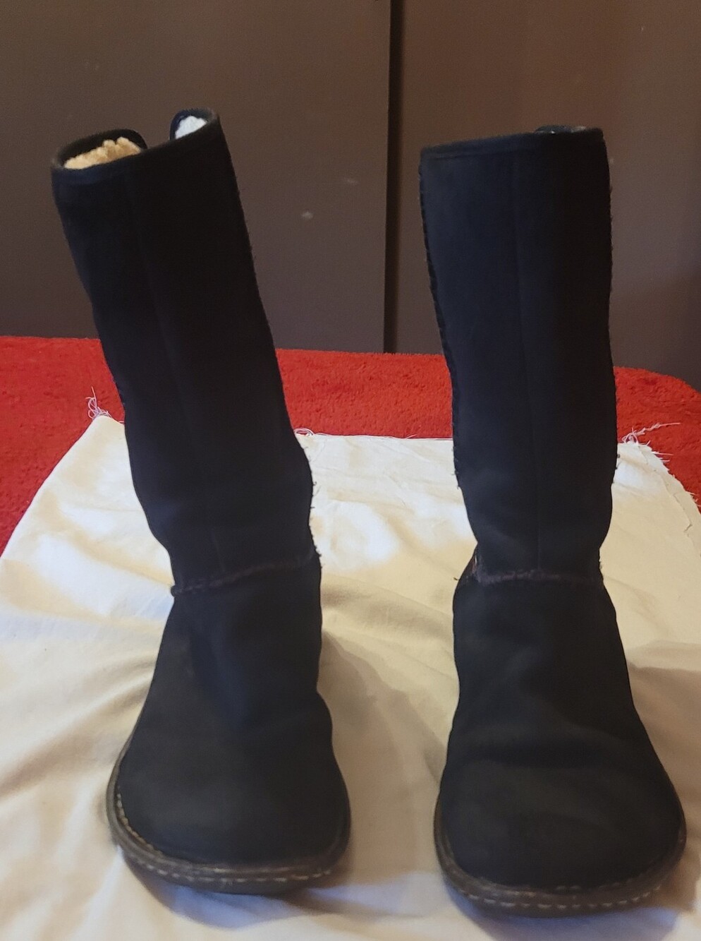 UGG black suede boots with fur lining, Size US 8